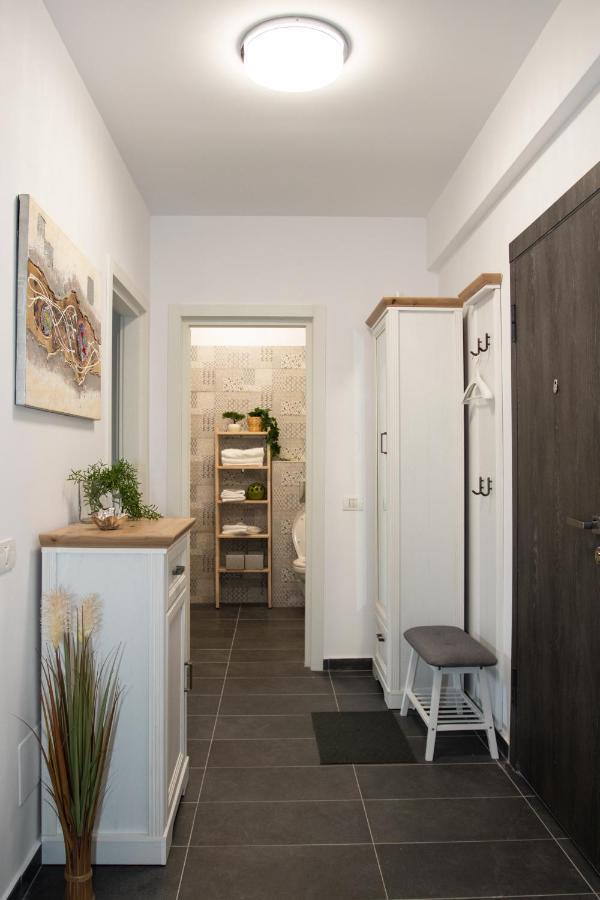 Lazo Two Room- Luxury Apartment Bucharest Exterior photo
