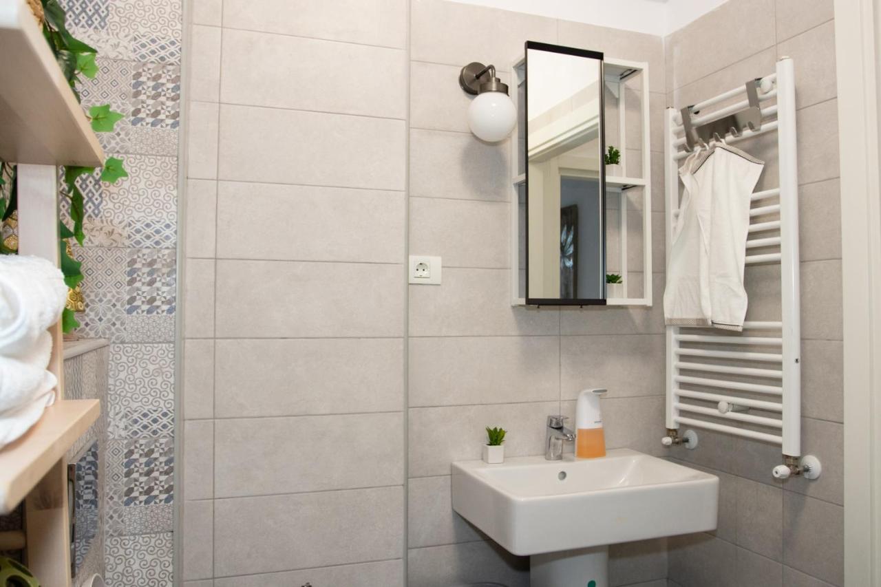 Lazo Two Room- Luxury Apartment Bucharest Exterior photo